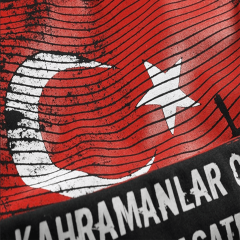 Önce Vatan Bayrak Baskılı Tişört Siyah