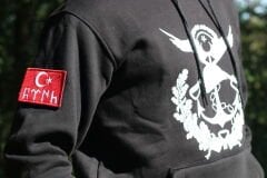 TSK Logolu Büyük Ön Baskılı Kapşonlu Siyah