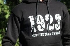 1923 Ne Mutlu Türküm Diyene Baskılı Kapşonlu Siyah